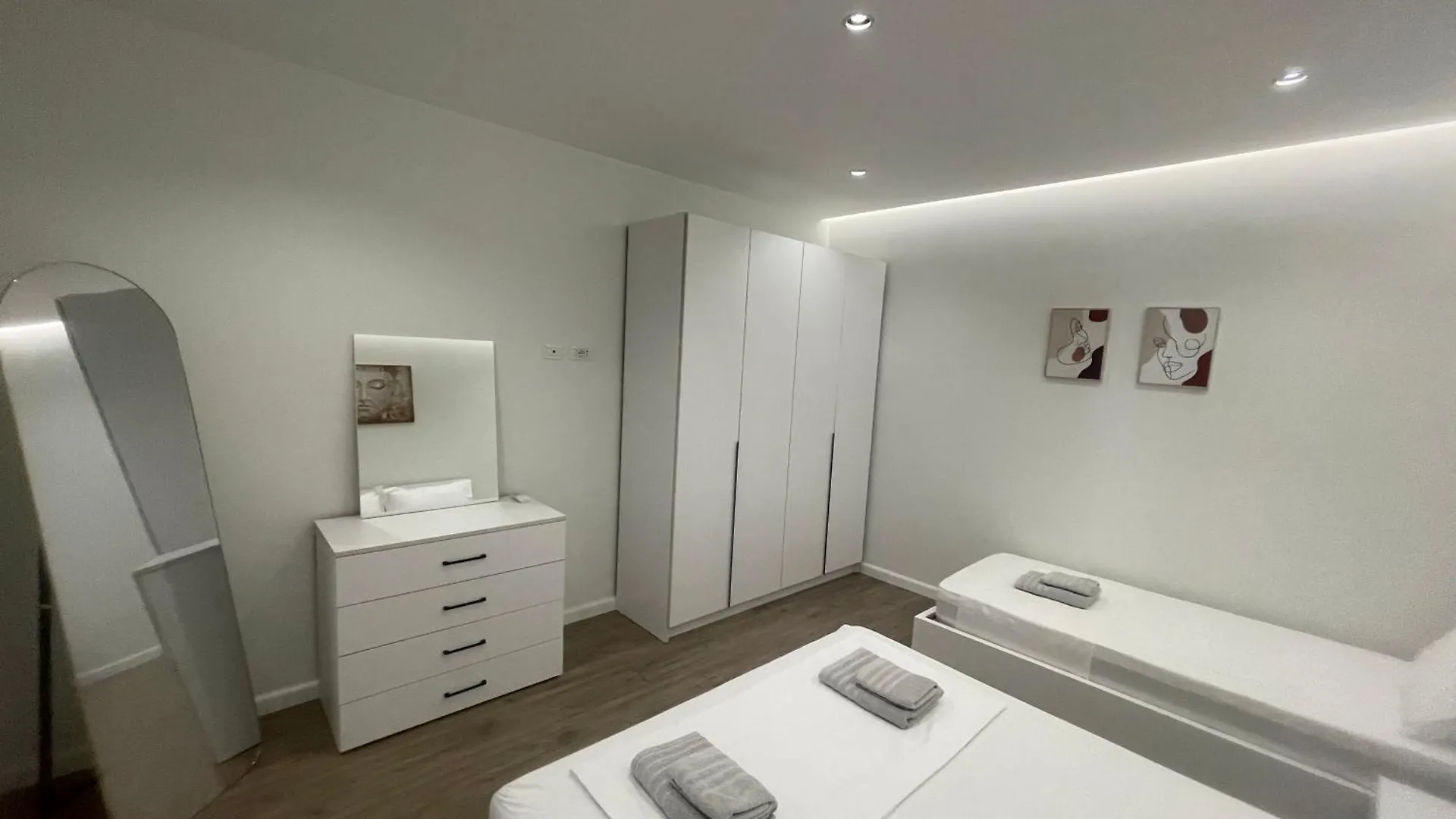 טיראנה Hb Apartment 0*,